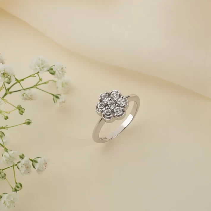 Anel Poppy com Topázios em Ouro Branco 18K - Image 7