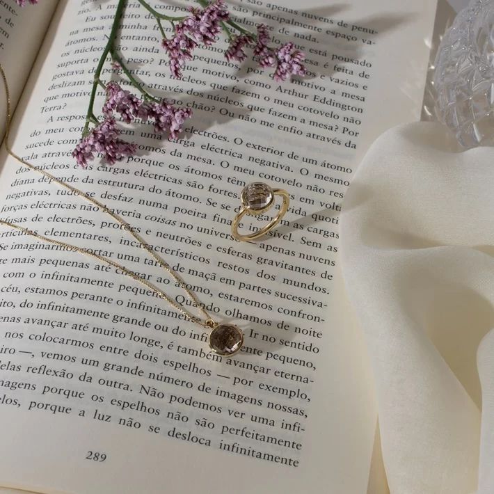 Colar Vega com Diamante e Quartzo em Ouro Amarelo 18K - Image 11