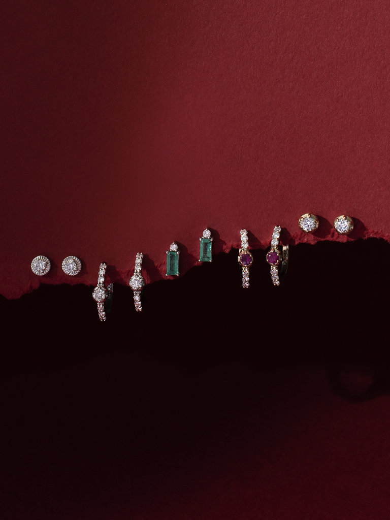 brincos pequenos com gemas preciosas e diamantes